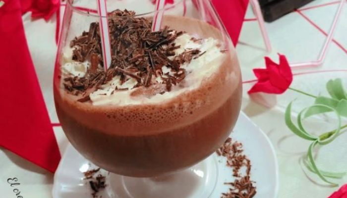 SHAKE DE CHOCOLATE COM CHANTILLY