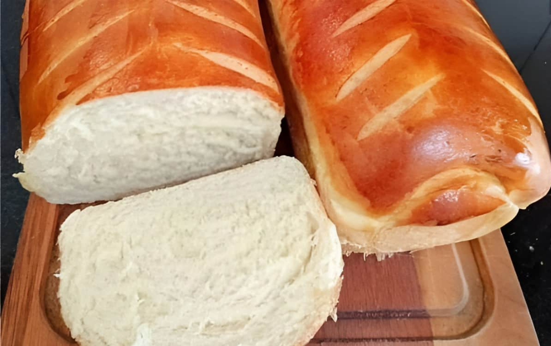 Misturei Leite com Manteiga e Descobri um Pão Amanteigado Fofinho que Derrete na Boca