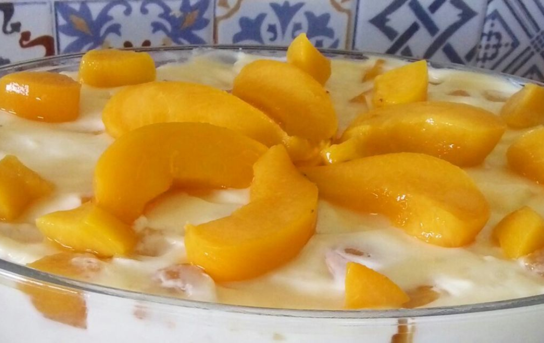 Misture Leite Condensado Com Pêssegos E Crie Essa Sobremesa De Pêssego Cremosa Sem Forno Que Derrete Na Boca