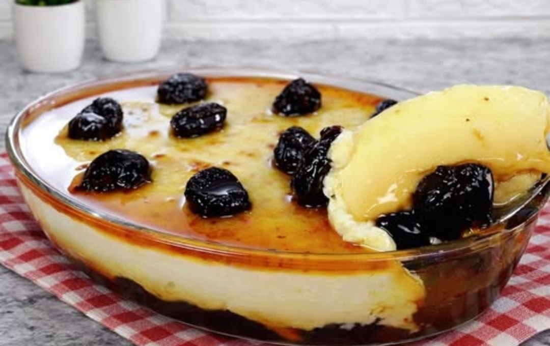 Manjar De Coco Com Calda De Ameixa Na Travessa Que Vira Tradição Em Toda Ceia