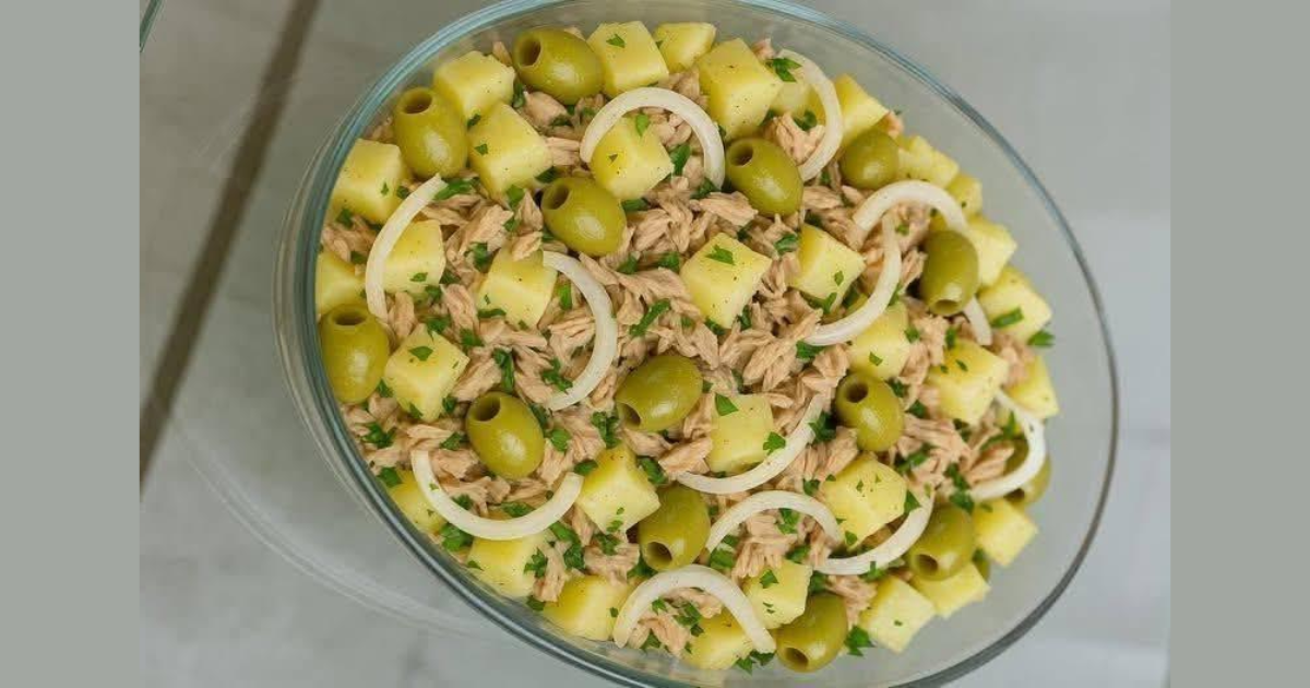 Salada De Atum Com Batata E Azeitonas Verdes Leve, Nutritiva E Muito Saborosa